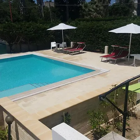Ferienhaus Trilocale Piscina E Doppio Giardino 6 *