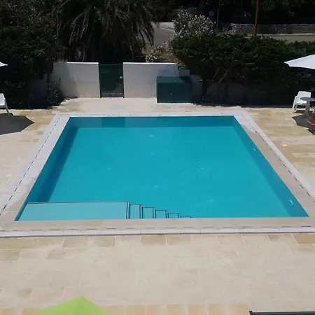 Ferienhaus Trilocale Piscina E Doppio Giardino 6 Torre dell'Orso