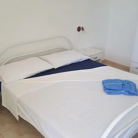 Trilocale Piscina E Doppio Giardino 6 Ferienhaus *